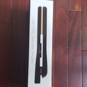 BNIB CHI straightener